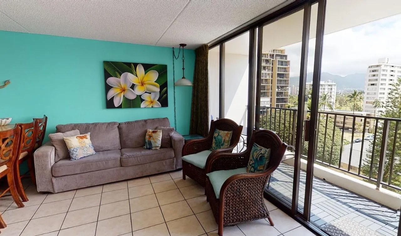 Deluxe Condo Near Waikiki Beach - Free Parking Honolulu