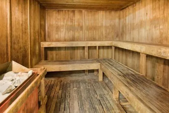 Deluxe Condo Near Waikiki Beach - Free Parking Honolulu
