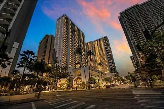 Deluxe Condo Near Waikiki Beach - Free Parking Honolulu